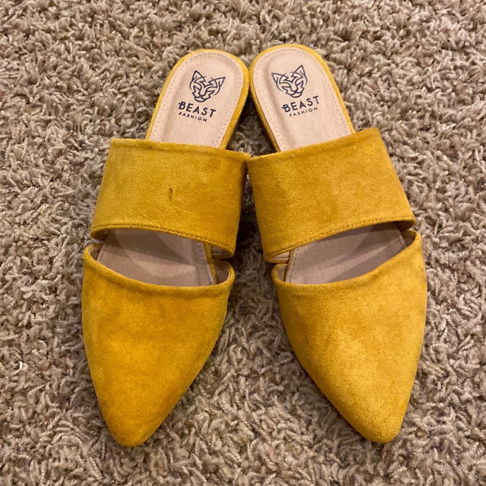 Beast fashion Mustard color flats size 8.5